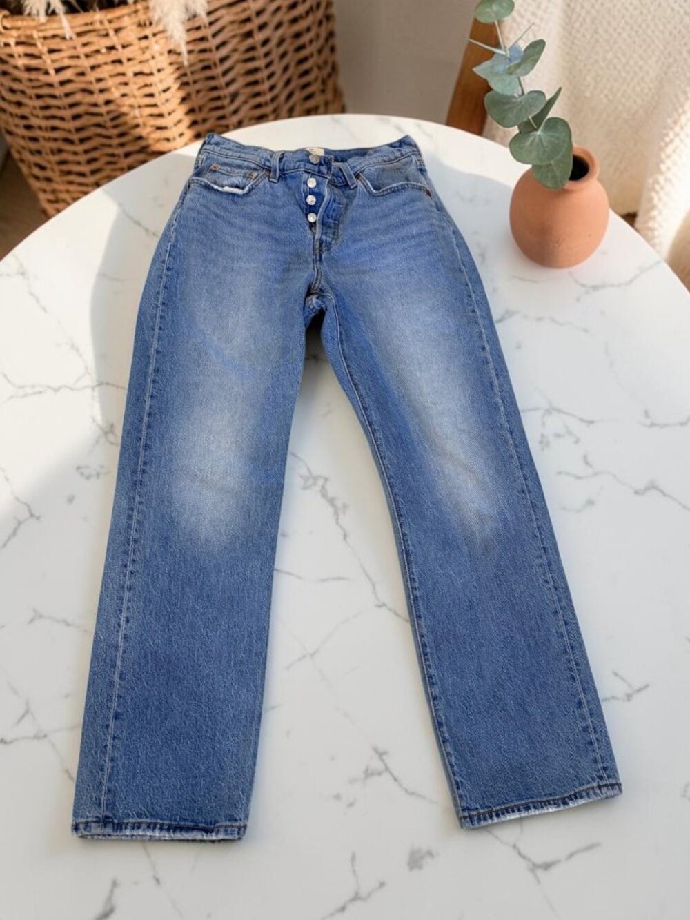 Levi's 501 Curve Straight Stretch Jeans Size 28 Button Fly Medium Wash - Picture 2 of 14